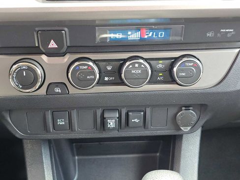 Used 2022 Toyota Tacoma SR5 AWD/4WD image 33