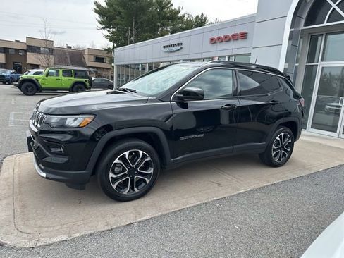 Used 2023 Jeep Compass Limited image 3