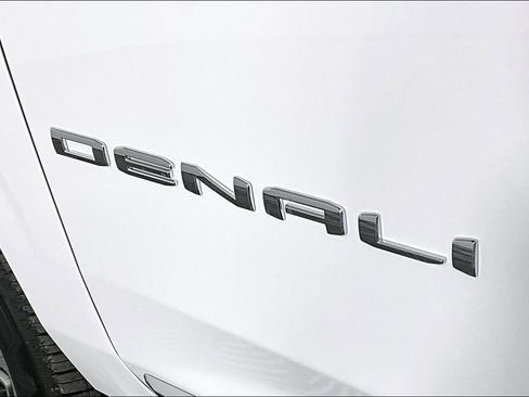 New 2026 GMC Yukon XL Denali w/ Denali Reserve Package image 10