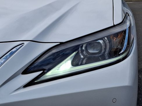 Used 2024 Lexus ES 350 w/ Premium Package FWD image 29