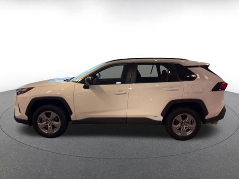 Used 2025 Toyota RAV4 LE image 9