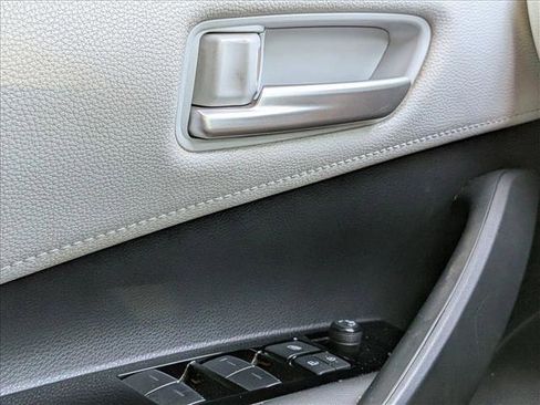 Used 2022 Toyota Corolla SE FWD image 3