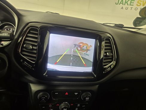 Used 2018 Jeep Compass Limited AWD/4WD image 19