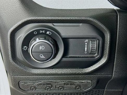 Used 2024 Jeep Gladiator Sport AWD/4WD image 10