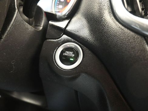 Used 2020 Chevrolet Equinox LT image 18