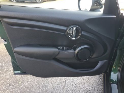 Used 2018 MINI Cooper 4-Door Hardtop image 16