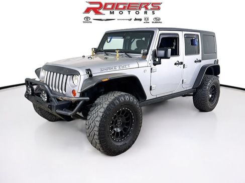 Used 2013 Jeep Wrangler Unlimited Sahara w/ Dual Top Group AWD/4WD image 3