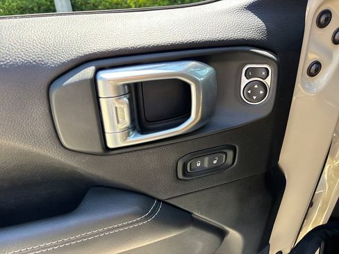Used 2022 Jeep Gladiator Rubicon w/ LED Lighting Group AWD/4WD image 12