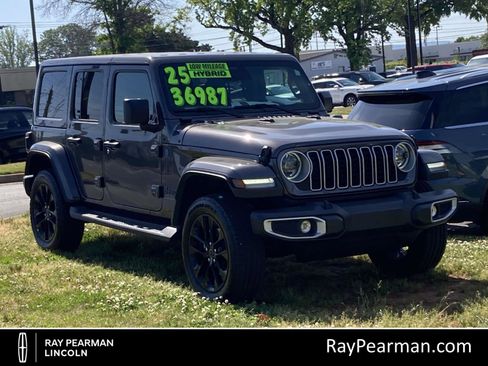 Used 2025 Jeep Wrangler Unlimited Sahara AWD/4WD image 1