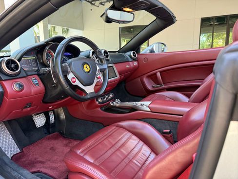 Used 2010 Ferrari California RWD image 30