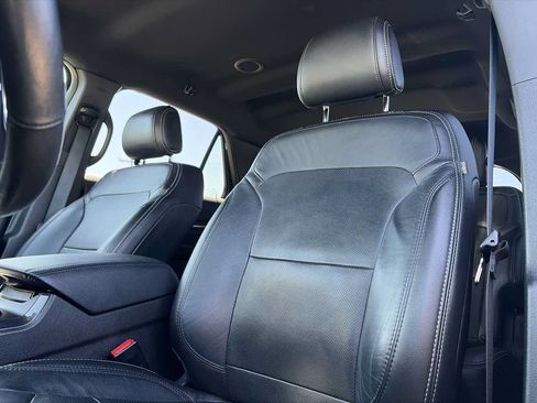 Used 2017 Ford Explorer Limited w/ Equipment Group 301A FWD image 8