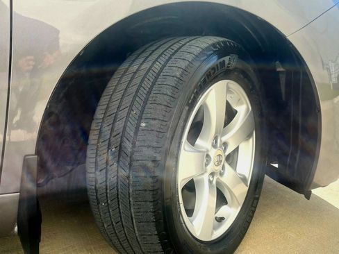Used 2011 Toyota Sienna LE FWD image 39