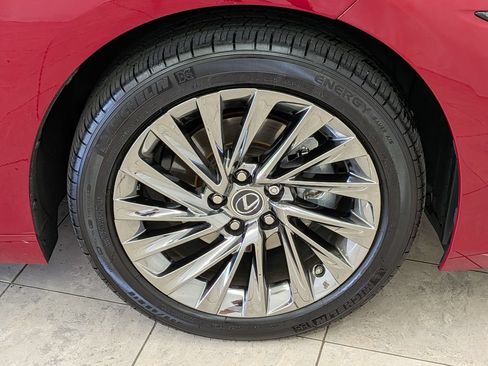 Used 2025 Lexus ES 350 w/ Accessory Package (Z2) FWD image 12