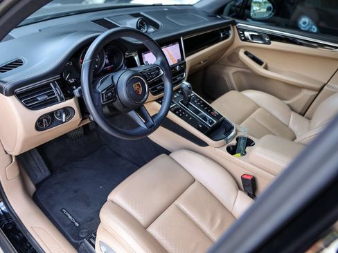 Certified 2023 Porsche Macan AWD/4WD image 4