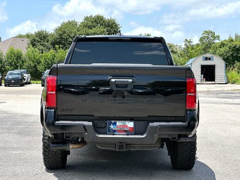 Used 2025 Toyota Tacoma TRD Sport AWD/4WD image 14