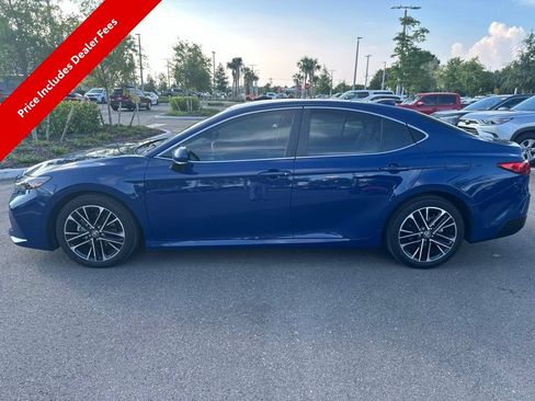 Used 2025 Toyota Camry XLE FWD image 2