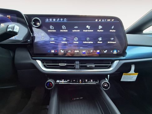 New 2026 Chevrolet Equinox EV LT image 11