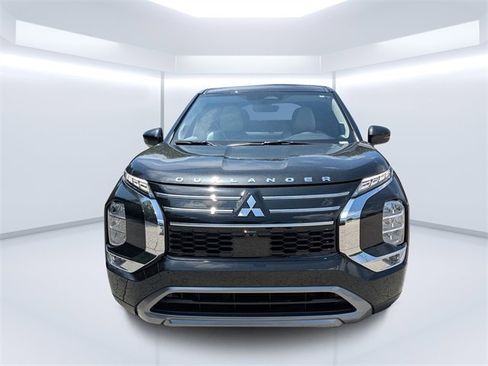 New 2025 Mitsubishi Outlander SE image 8