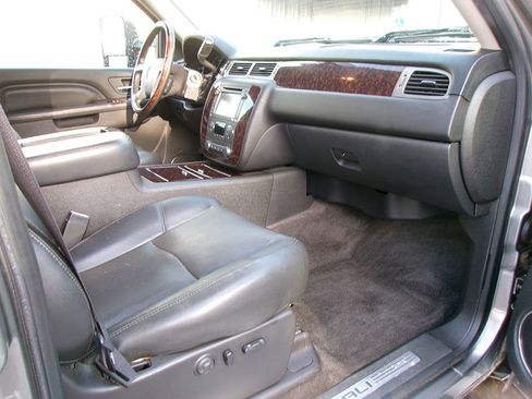 Used 2012 GMC Sierra 2500 Denali w/ Suspension Package, Off-Road image 11