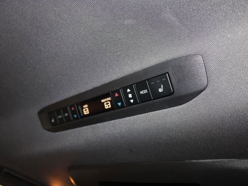 Used 2021 Toyota Sienna Platinum AWD/4WD image 32
