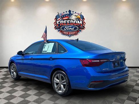 Used 2024 Volkswagen Jetta SE FWD image 4