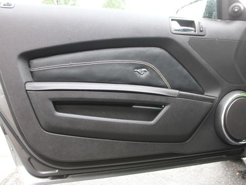 Used 2010 Ford Mustang GT RWD image 12