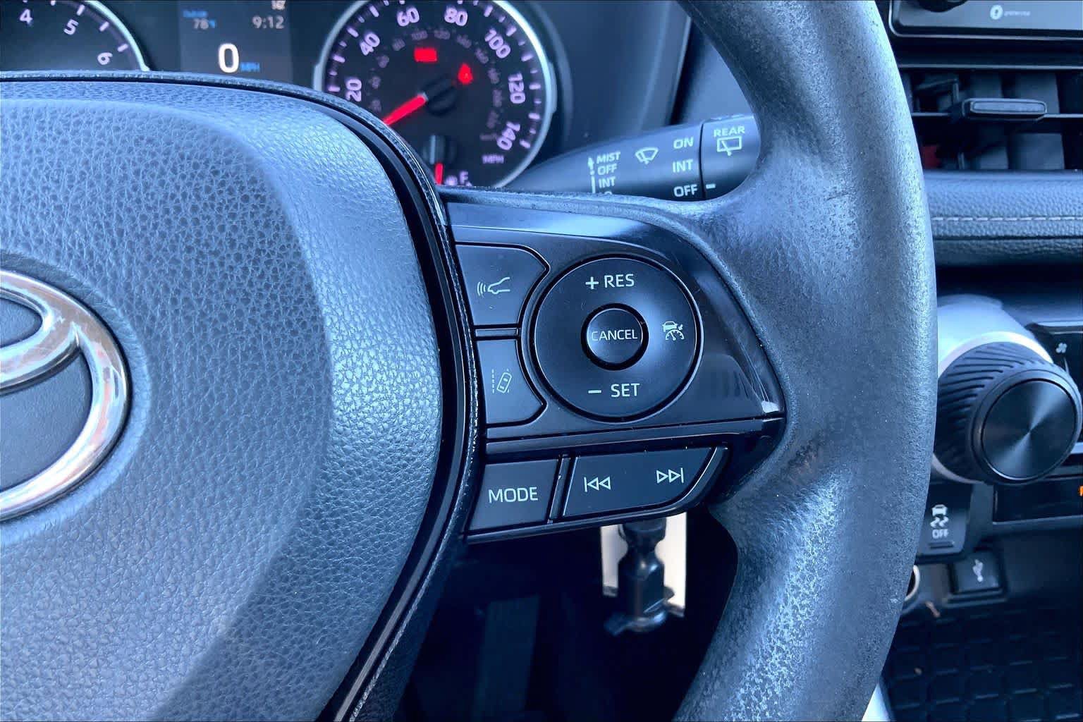 Used 2021 Toyota RAV4 LE FWD image 24