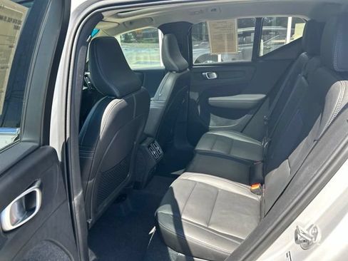 Certified 2025 Volvo XC40 B5 Plus AWD/4WD image 17