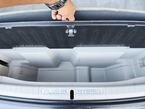 Used 2014 Toyota Prius Plug-In Hybrid image 39