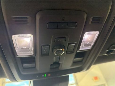 Used 2023 GMC Yukon Denali AWD/4WD image 16