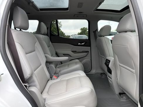 Used 2018 GMC Acadia SLT FWD image 16