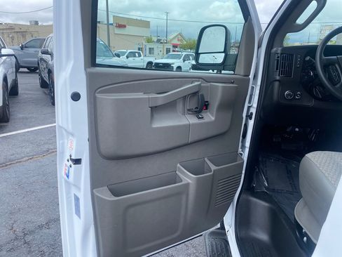 Used 2025 Chevrolet Express 3500 LT w/ LT Preferred Equipment Group RWD image 10