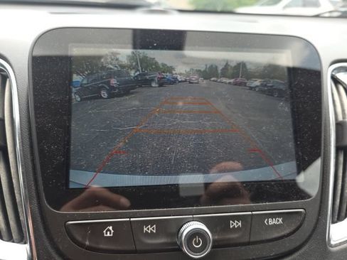 Used 2017 Chevrolet Malibu LT FWD image 21