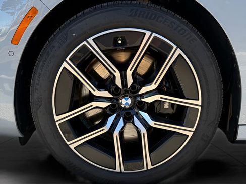 Used 2024 BMW 760i xDrive w/ Premium Package 2 image 8