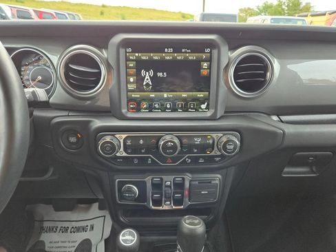 Used 2021 Jeep Wrangler Unlimited Sahara AWD/4WD image 20