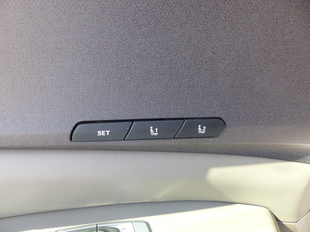 Used 2025 Kia Carnival EX FWD image 20