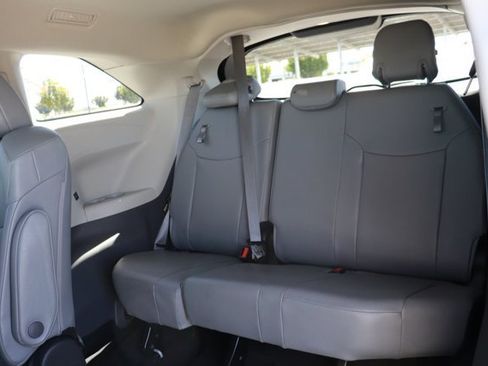 Used 2023 Toyota Sienna XLE FWD image 13