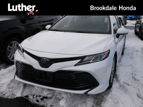 Used 2020 Toyota Camry LE image 1