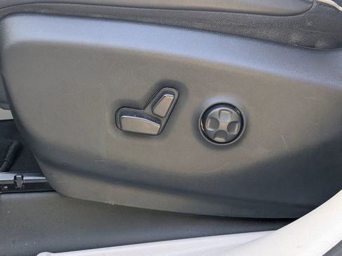 Used 2023 Chrysler Pacifica Limited image 20