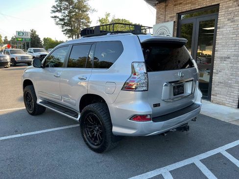 Used 2019 Lexus GX 460 Premium w/ Premium Package image 3