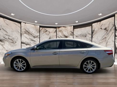 Used 2013 Toyota Avalon Limited w/ Technology Pkg FWD image 5
