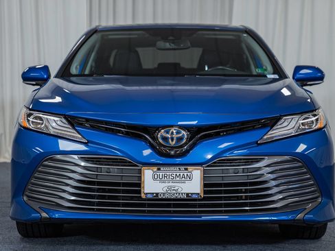 Used 2020 Toyota Camry XLE w/ Driver Assist Package FWD image 2