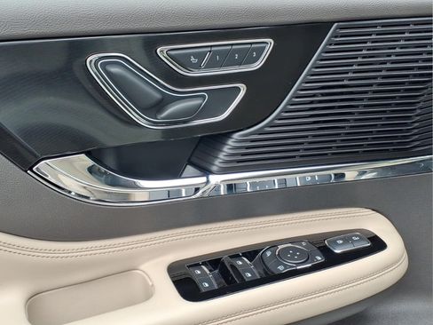 Certified 2022 Lincoln Corsair AWD w/ Premium Package image 5