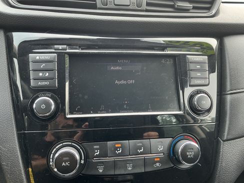 Used 2019 Nissan Rogue S AWD/4WD image 20