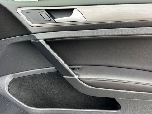 Used 2017 Volkswagen Golf Wolfsburg Edition image 19