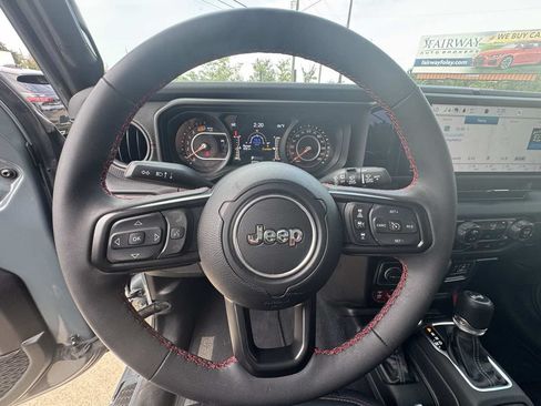 Used 2024 Jeep Wrangler Unlimited Rubicon AWD/4WD image 14