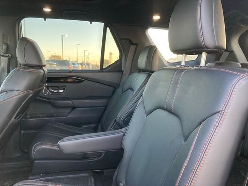 Used 2024 Honda Pilot TrailSport image 11