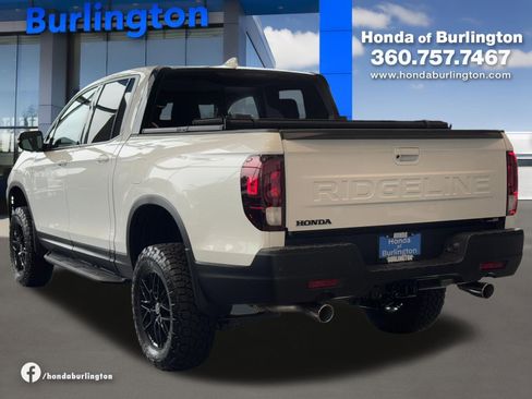 New 2026 Honda Ridgeline Black Edition image 3