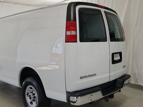 Used 2017 GMC Savana 2500 RWD image 6