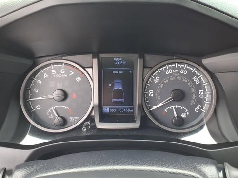 Used 2017 Toyota Tacoma TRD Sport w/ Premium & Technology Package image 6